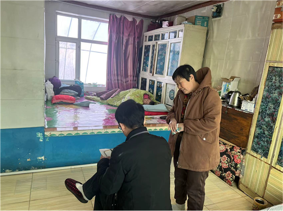 下亮子乡民政部门开展低保户走访调查工作