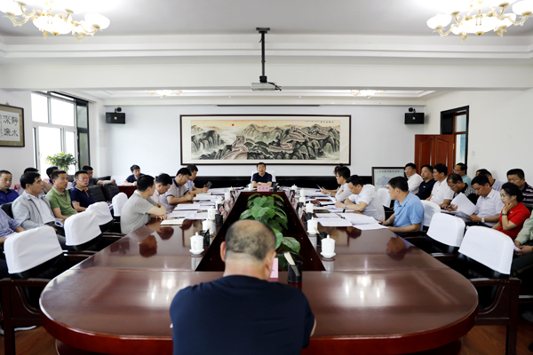 县长王景章主持召开县政府十二届第十四次常务会议